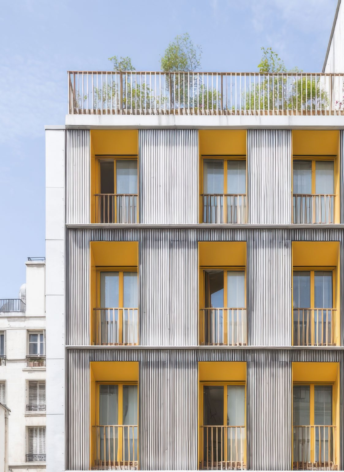 Moderne Holz-Fassade des Neubaus